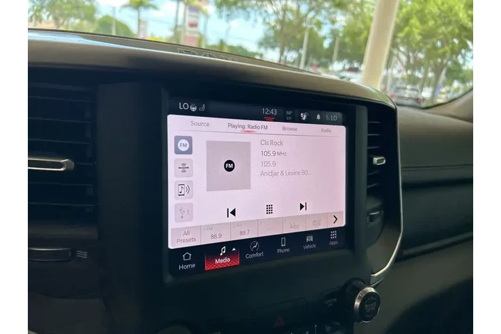 $37987 : Ram 1500 2022 4x4 Laramie 4d image 7