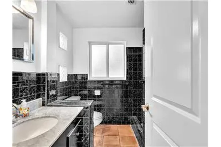 $4500 : Rental property with 3 bedro image 6