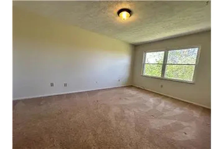 $700 : Rental property with 2 bedro image 9