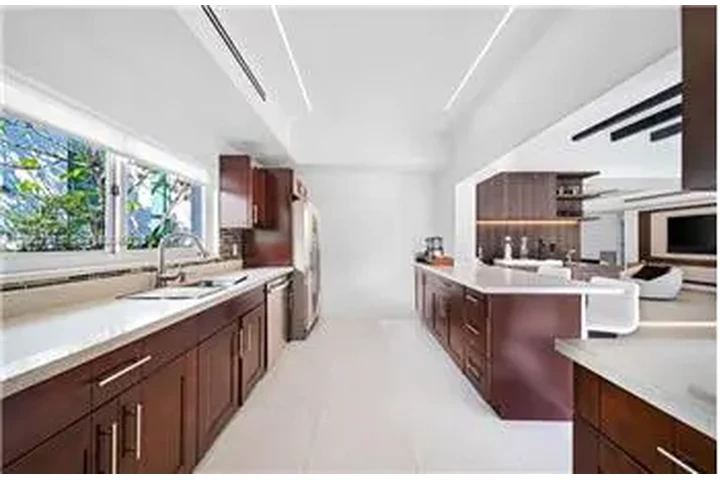 $10000 : Rental property with 3 bedro image 7