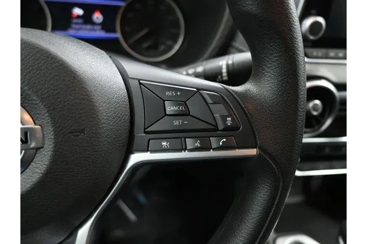 $14246 : Nissan Sentra 2023 SV 4dr Se image 7