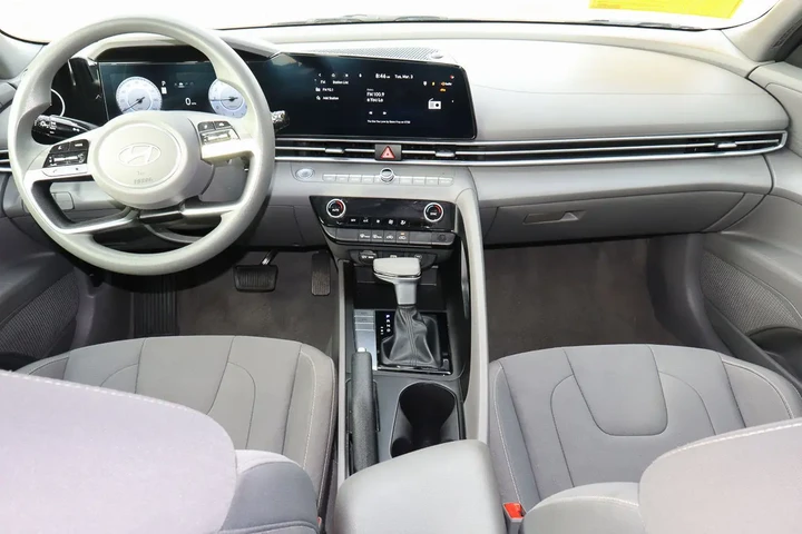 $18288 : 2024 Elantra SEL IVT image 10