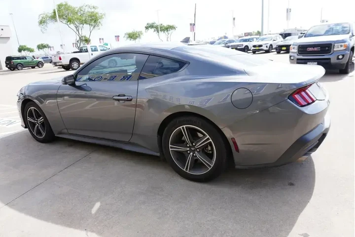 $32988 : Ford Mustang 2025 EcoBoost 2 image 4
