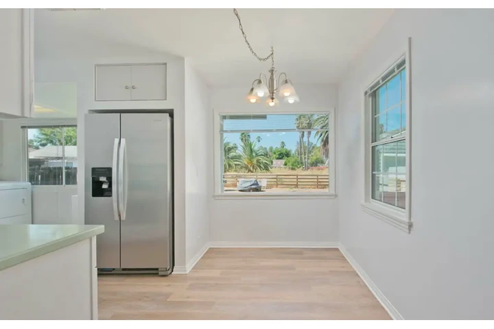 $2400 : 3 Bedroom House  in Lynwood image 3