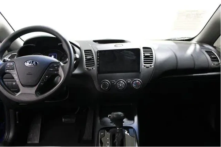 $12909 : Kia Forte 2017 LX 4dr Sedan image 2