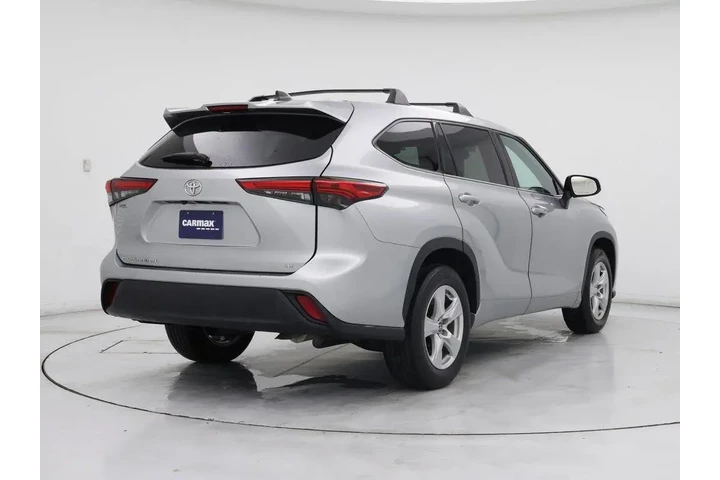 $29998 : Toyota Highlander 2022 LE 4d image 8