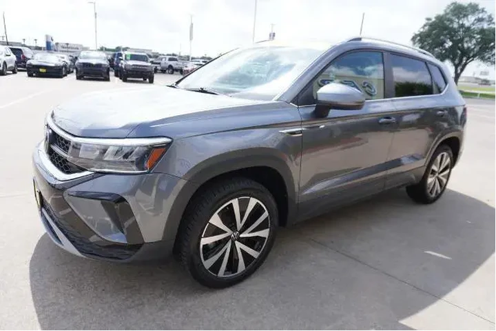 $21788 : Volkswagen Taos 2024 SE 4dr image 3