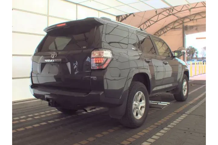 $34103 : Toyota 4Runner 2024 4x2 SR5 image 3