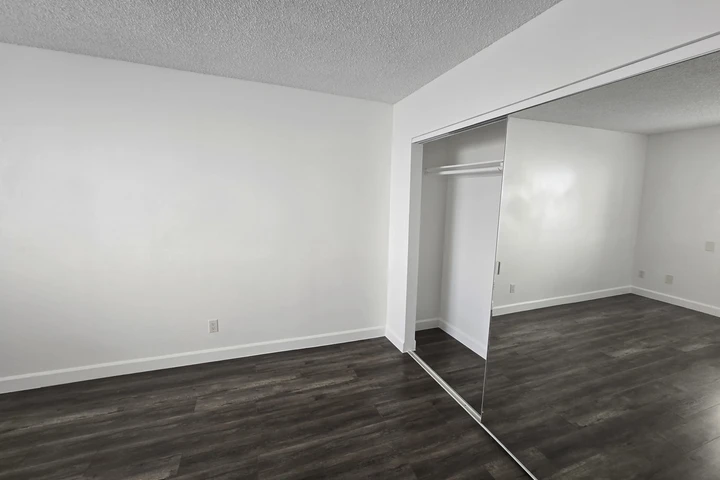 $1995 : 1 bed Apt - Parking Available image 9