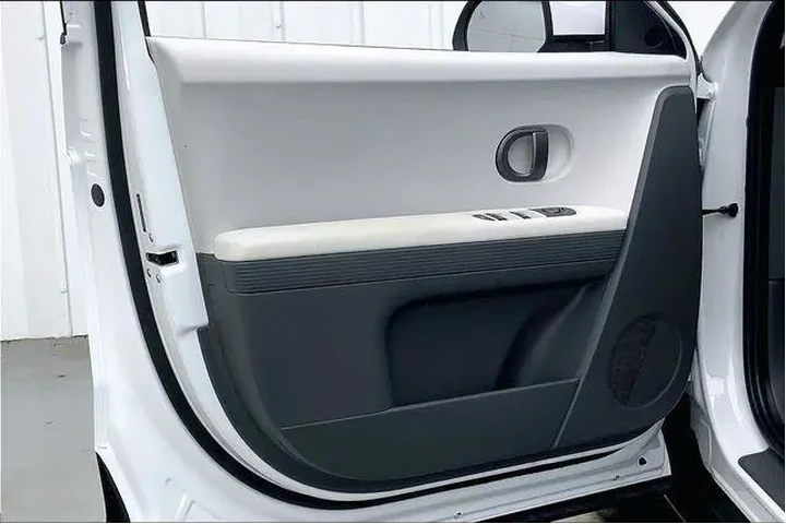 $33990 : Hyundai IONIQ 5 2025 SE 4dr image 10