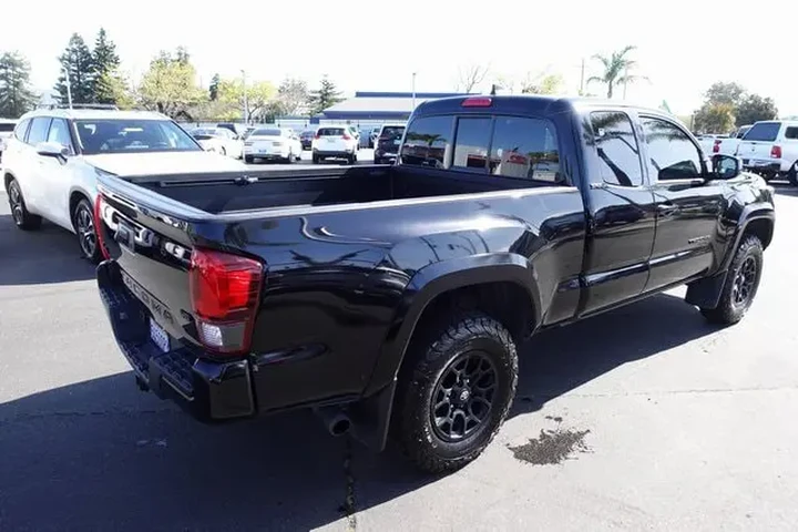 $36495 : Certified Pre-Owned 2022 Toyo image 9