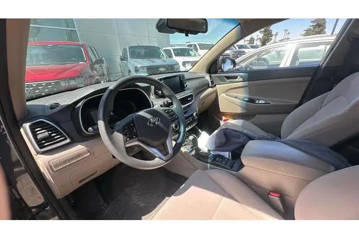 $14950 : Hyundai TUCSON 2021 Value 4d image 2
