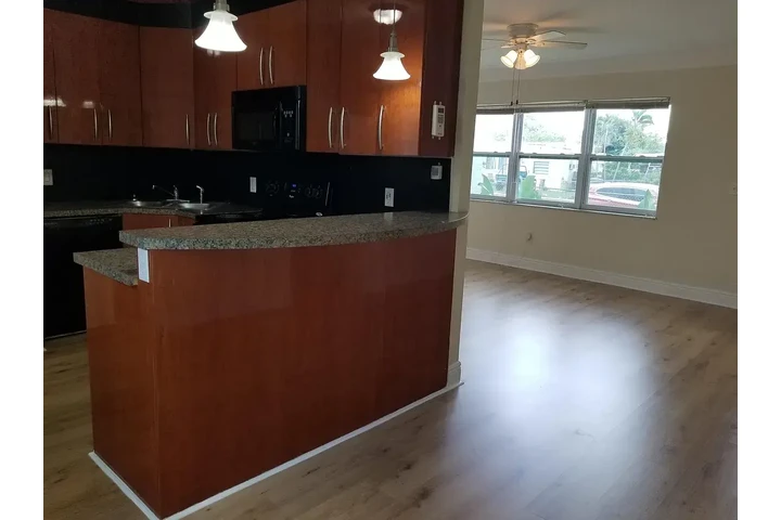 $1500 : North Miami Renta image 6