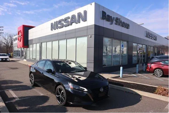 $19265 : Nissan Altima 2025 2.5 SR 4d image 2