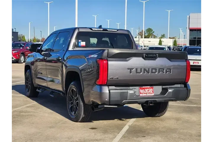 $38495 : Toyota Tundra 2023 4x4 SR5 4 image 5