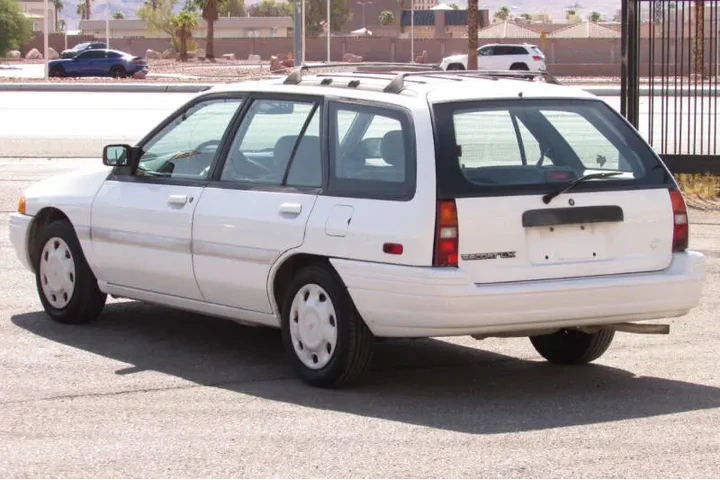 $2995 : 1995 Escort LX image 6