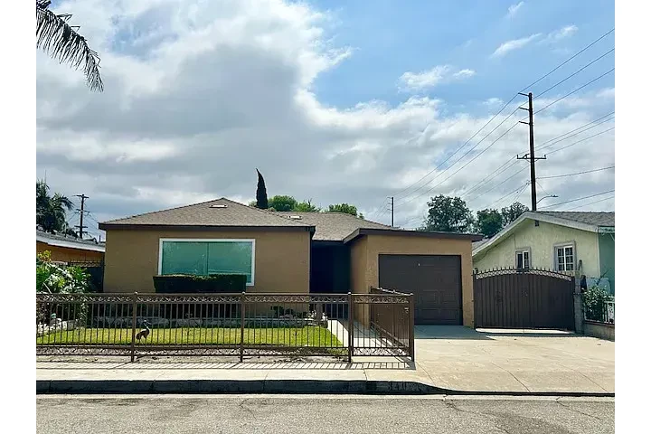 $950 : Rent1bed 1bath home in Compton image 3