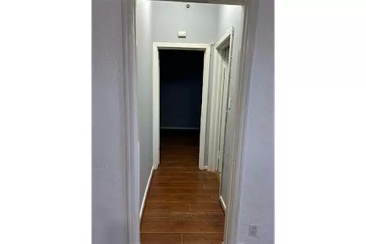 GLENDALE APARTMENT image 1