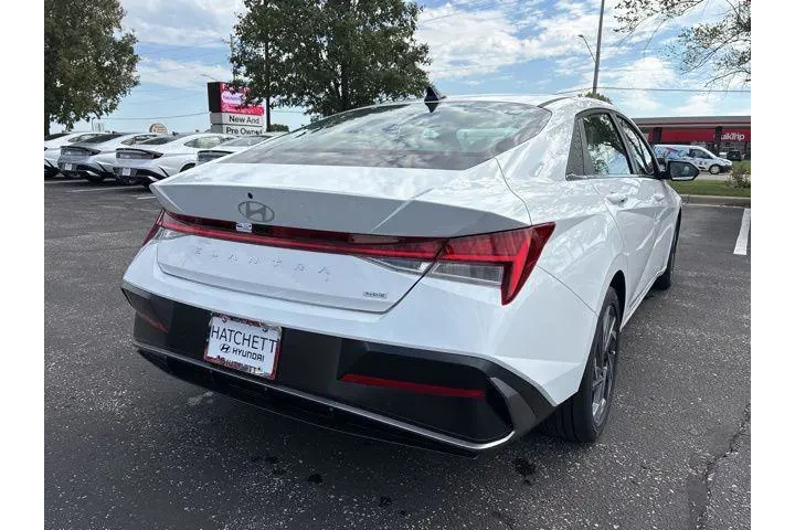 $27998 : Hyundai ELANTRA Hybrid 2025 image 10