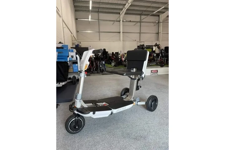 Mobility scooter image 2