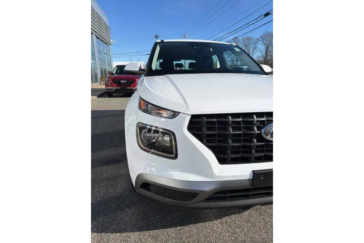 $19977 : Hyundai VENUE 2025 SE 4dr Cr image 3