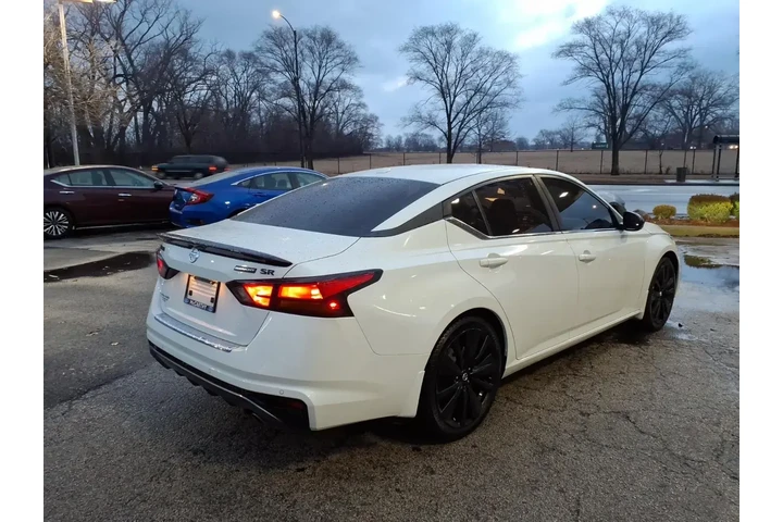 $20870 : Nissan Altima 2022 2.5 SR 4d image 3