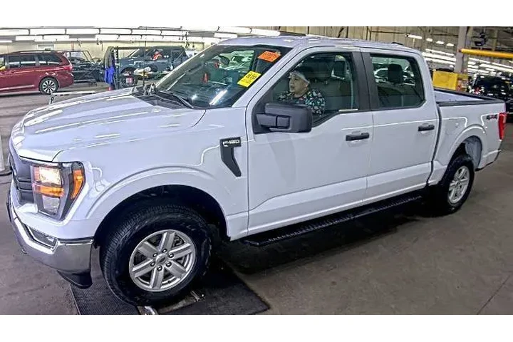 $35999 : Ford F-150 2023 4x4 XL 4dr S image 1