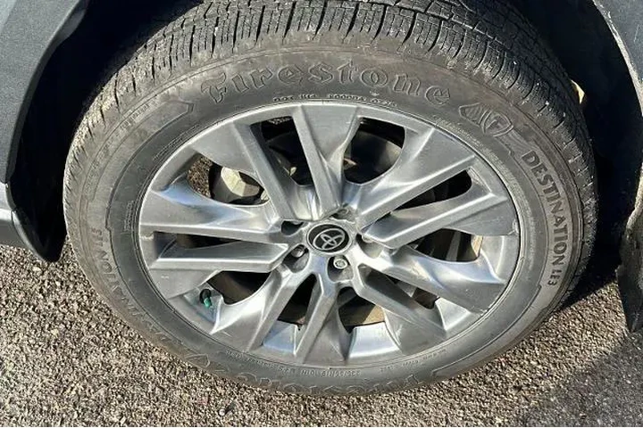 $31995 : Toyota RAV4 2024 AWD XLE Pre image 6