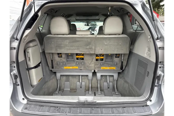 $8495 : 2013 Sienna XLE 7-Passenger A image 10