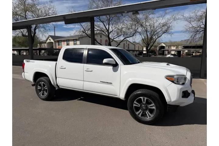 $19995 : 2017 Tacoma TRD Sport image 9