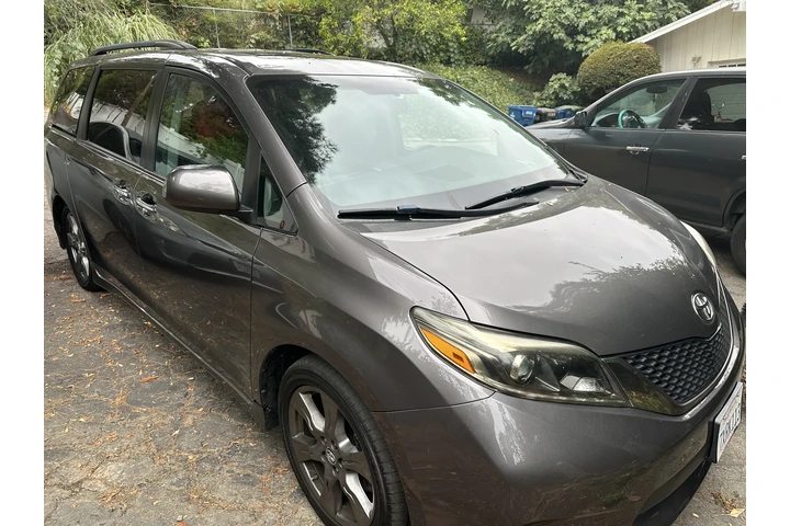 $18500 : 2017 Toyota Sienna 8 pasajeros image 1