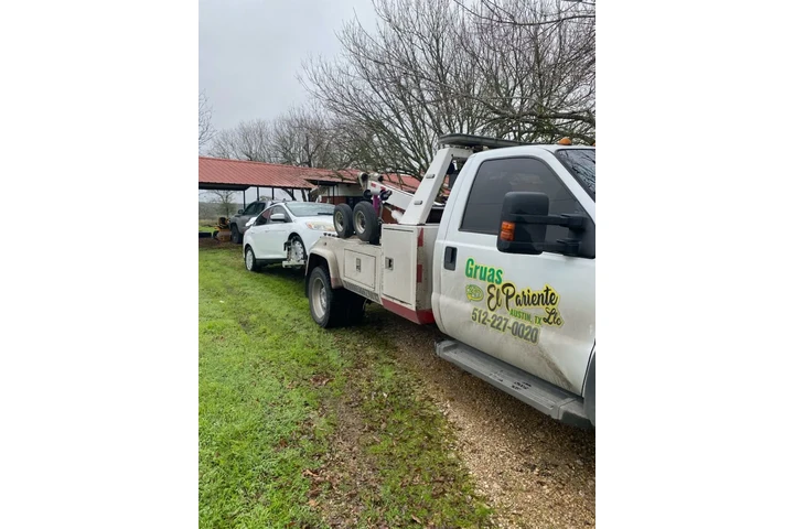 Gruas el Pariente image 9