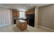 $900 : 3 spacious natural light home thumbnail