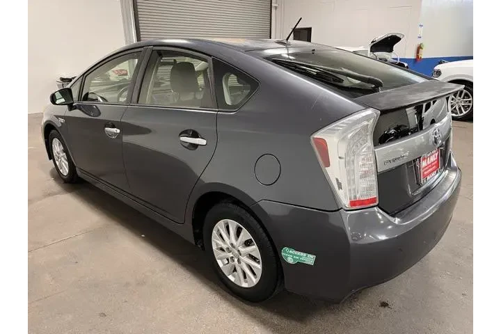 $12983 : Toyota Prius Plug-in Hybrid image 5