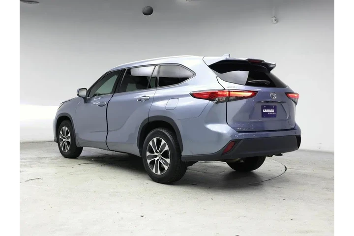 $30998 : Toyota Highlander 2022 XLE 4 image 2