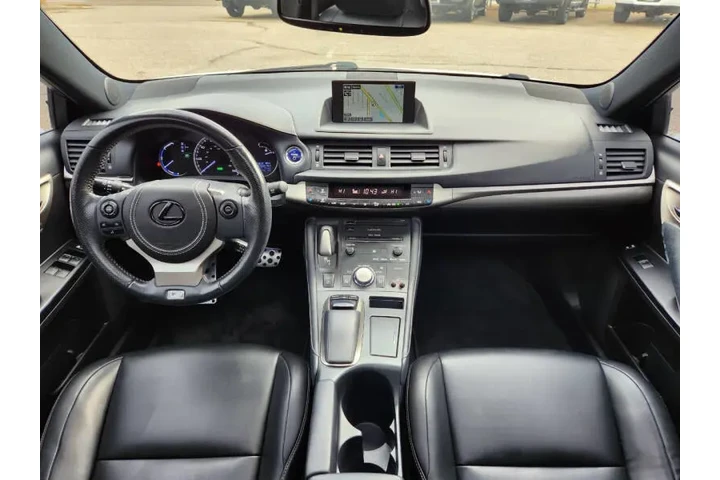 $12744 : 2014 CT 200h image 4