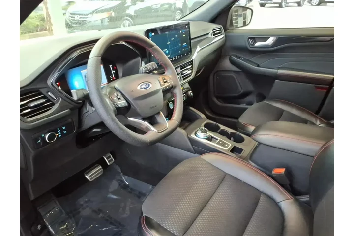 $27642 : Ford Escape 2023 ST-Line 4dr image 10