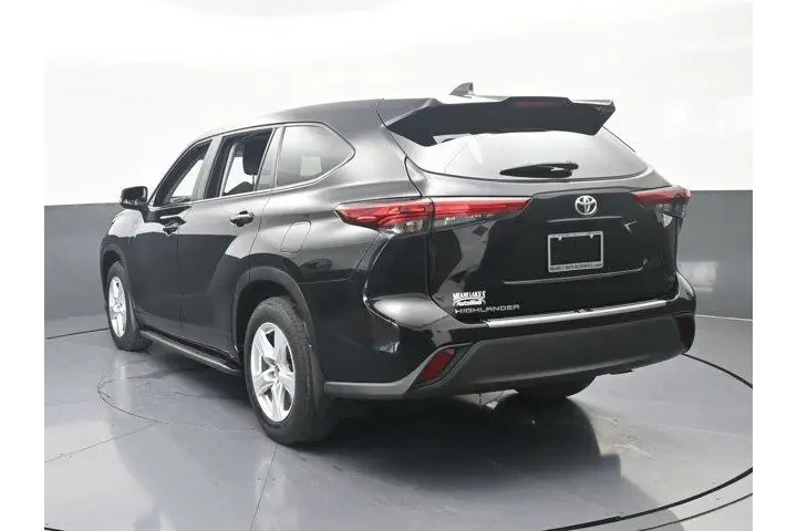 $30991 : Toyota Highlander 2023 L 4dr image 4