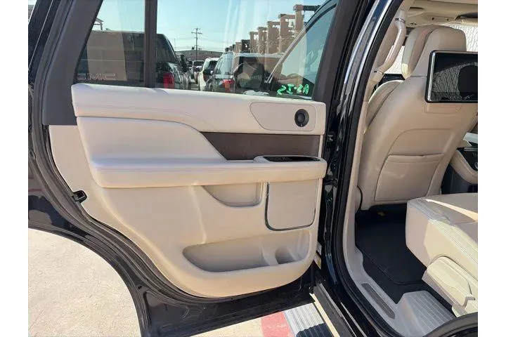 $34900 : Lincoln Navigator 2019 4x4 R image 5