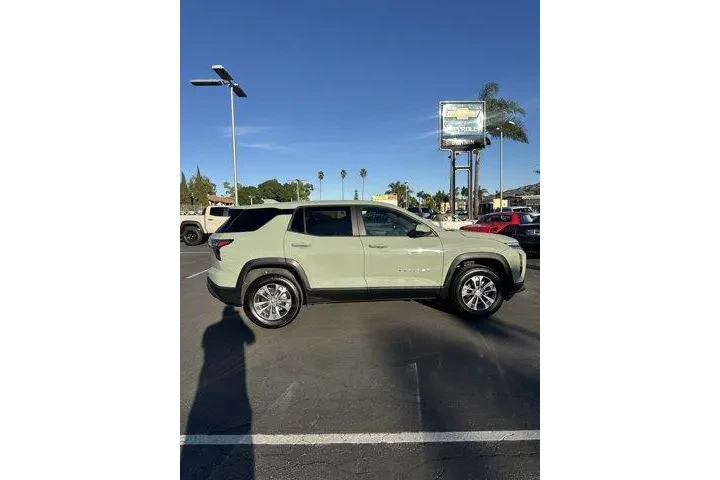 $27995 : Chevrolet Equinox 2025 LT 4d image 2