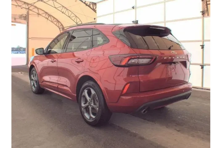 $15984 : Ford Escape 2023 ST-Line 4dr image 4