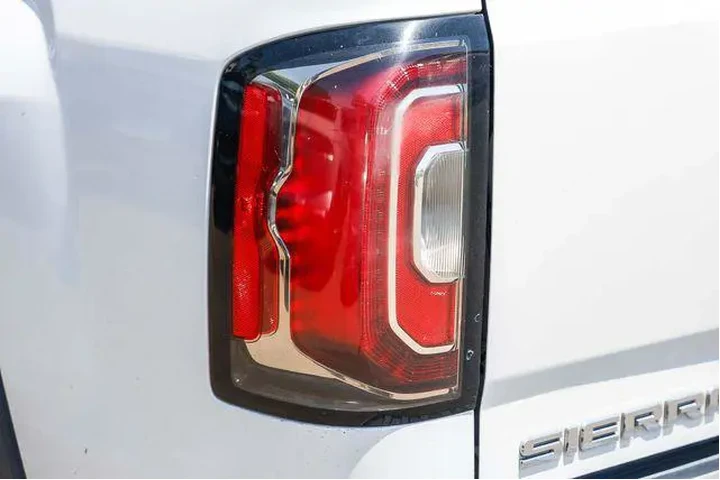 $25076 : GMC Sierra 1500 2017 4x4 Den image 4