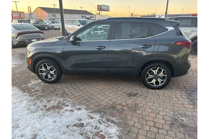 $22999 : 2023 Seltos EX image 8