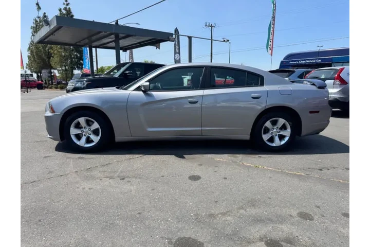 $11998 : 2014 Charger SE image 10