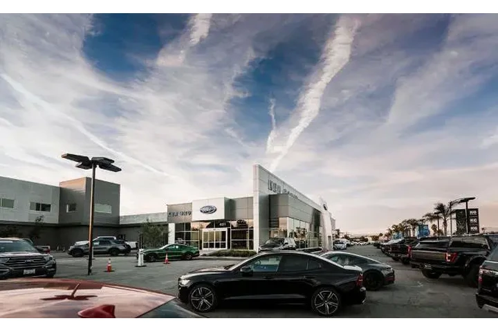 $38000 : INFINITI Q60 2022 Red Sport image 5