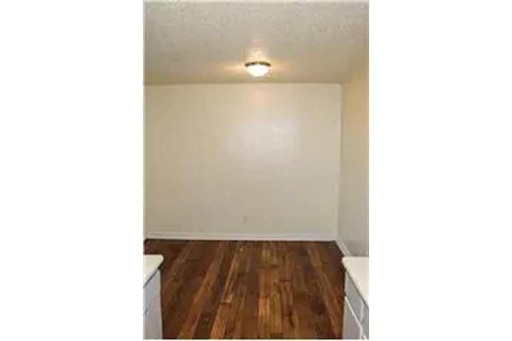 $775 : Rental property with 2 bedro image 8