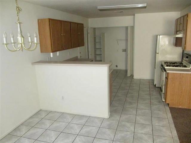 $1100 : Available - North Las Vegas image 5