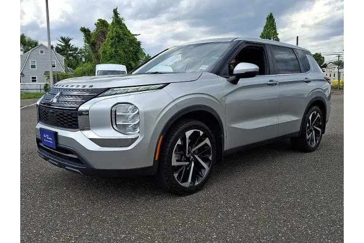 $17688 : Mitsubishi Outlander 2022 ES image 3