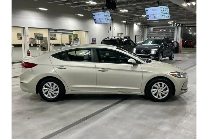 $6975 : Hyundai ELANTRA 2017 SE 4dr image 9