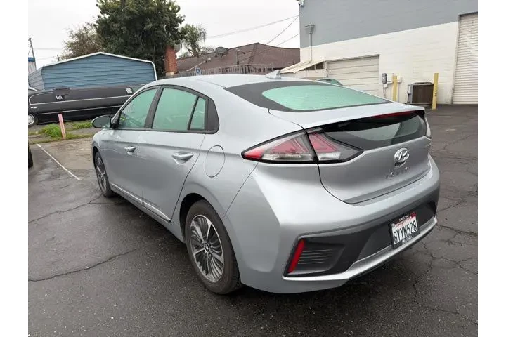$19987 : Hyundai IONIQ Plug-in Hybrid image 6